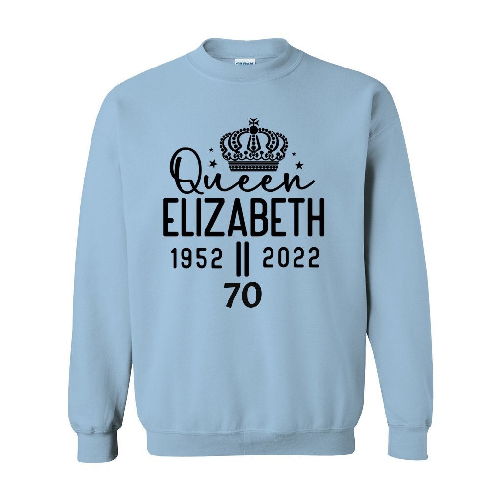 Unisex Heavy Blend Crewneck Queen Elizabeth II Sweatshirt, Royal British Sweatshirt, End of Era Top, 1952-2022 Top