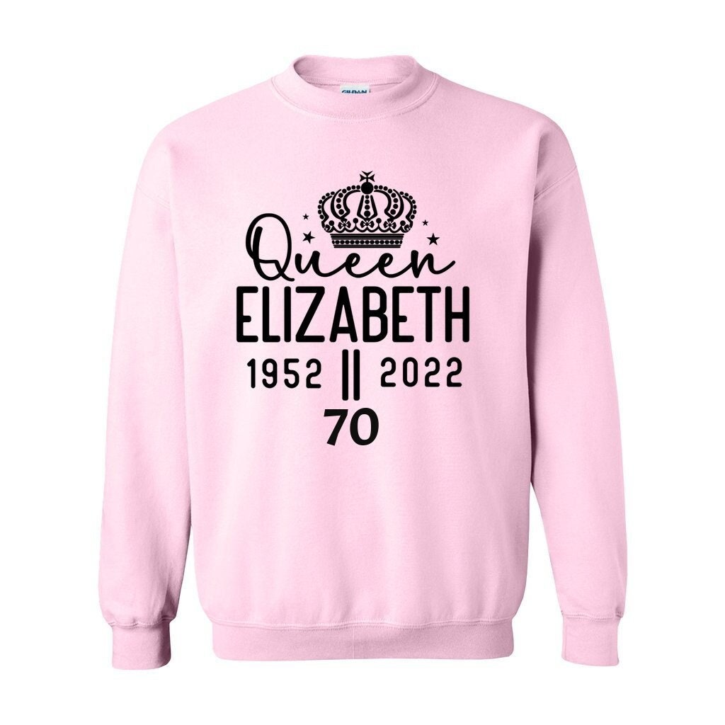 Unisex Heavy Blend Crewneck Queen Elizabeth II Sweatshirt, Royal British Sweatshirt, End of Era Top, 1952-2022 Top