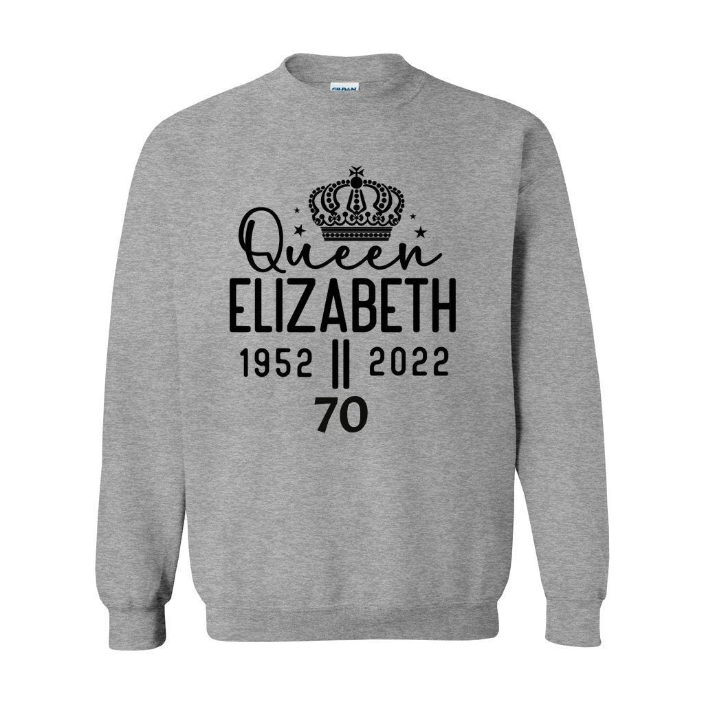 Unisex Heavy Blend Crewneck Queen Elizabeth II Sweatshirt, Royal British Sweatshirt, End of Era Top, 1952-2022 Top