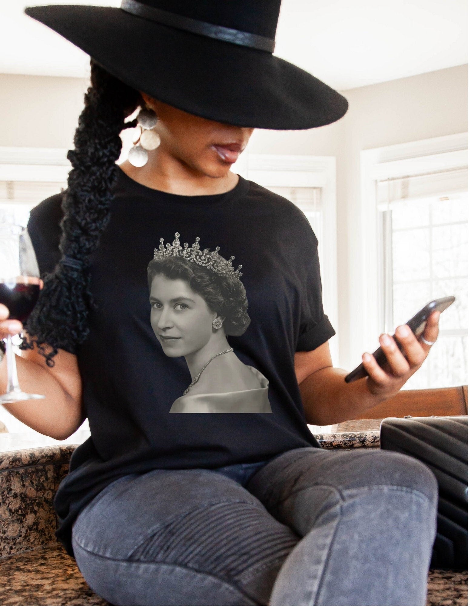 Unisex Jersey Queen Elizabeth II Tee, British Royal Shirt, Majesty T-shirt, Platinum Jubilee Top, England Queen Shirt